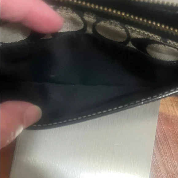 Coach Black and Cream Wallet - Picture 3 of 9